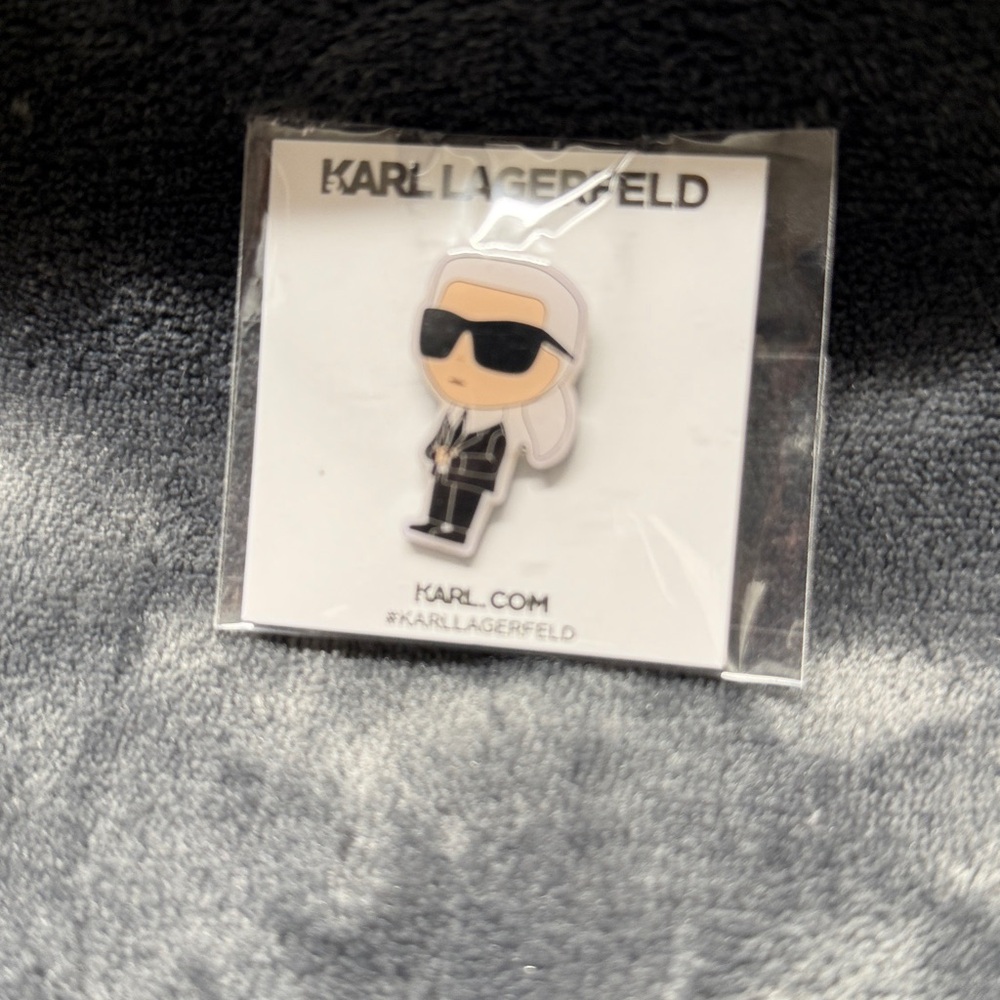 NWT Karl Lagerfeld Ikonik character pin - Picture 3 of 3